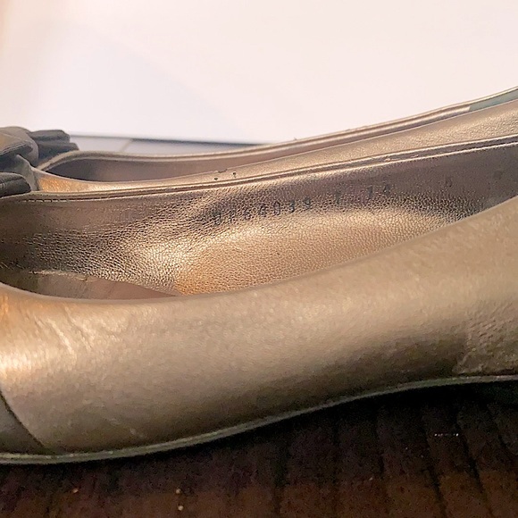 Salvatore Ferragamo Metallic Bow Tie Flat Size 6 - Picture 9 of 12